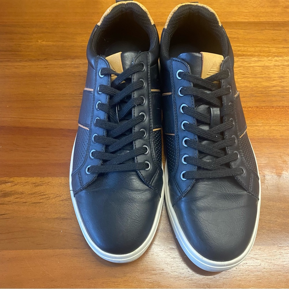 Preowned Aldo Men's Black Leather Sneakers
